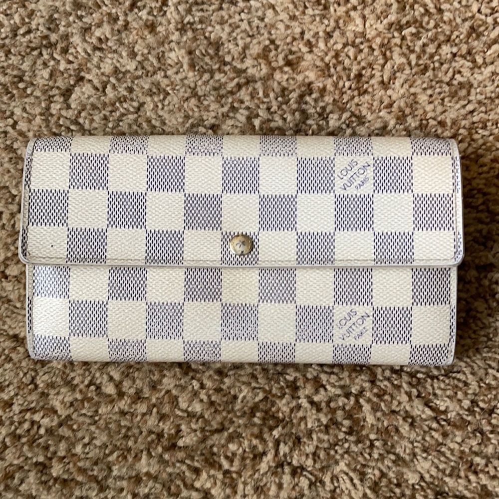 Authentic LV  azur long wallet!!!!